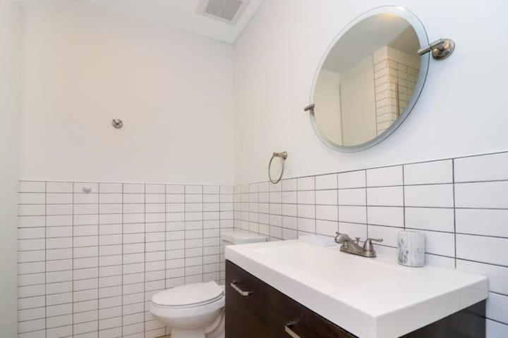 Aerie Apartments Miami Room photo