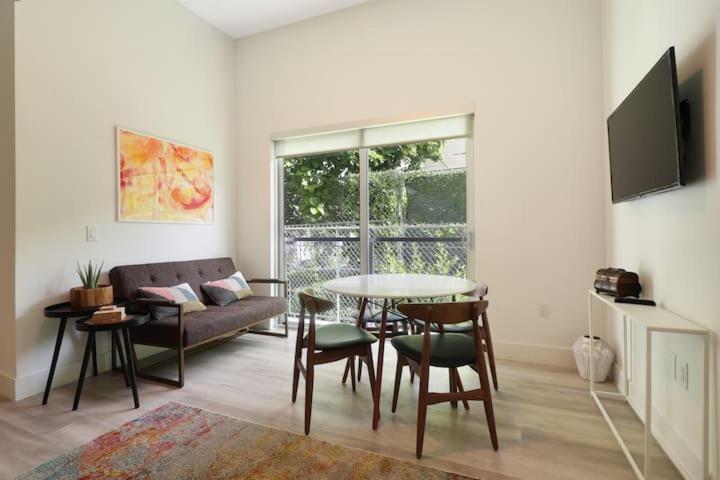 Aerie Apartments Miami Room photo