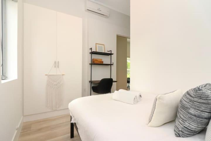 Aerie Apartments Miami Room photo
