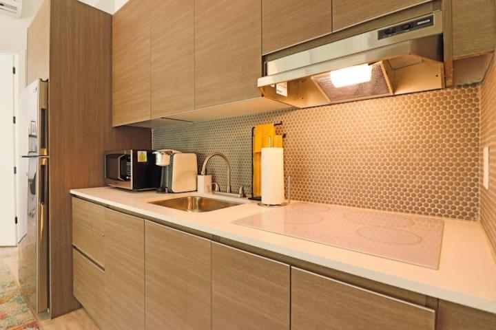 Aerie Apartments Miami Room photo