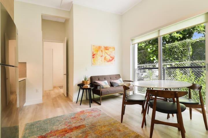 Aerie Apartments Miami Room photo