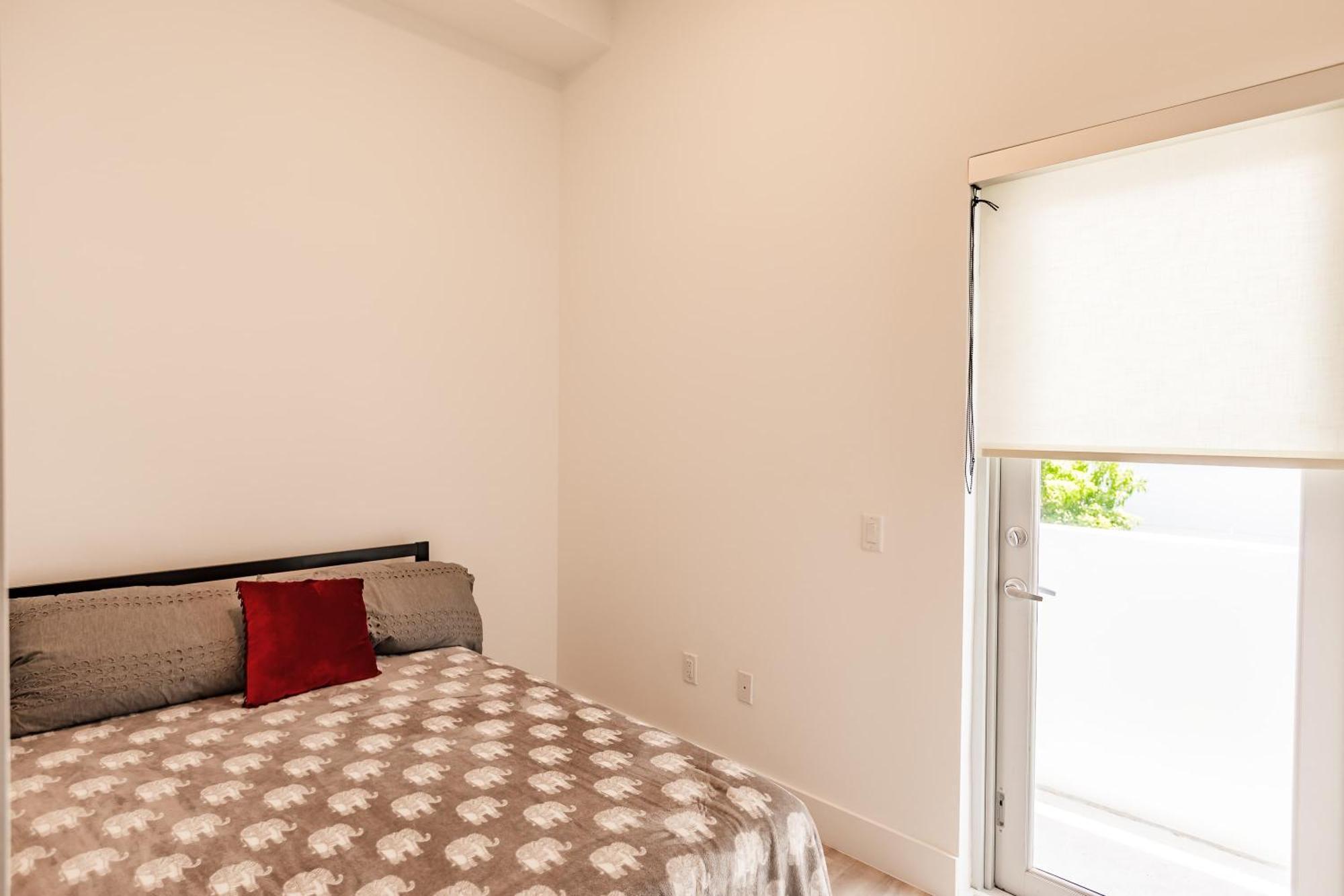 Aerie Apartments Miami Room photo
